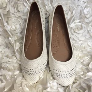 ❤️ Off white flats with rhinestones